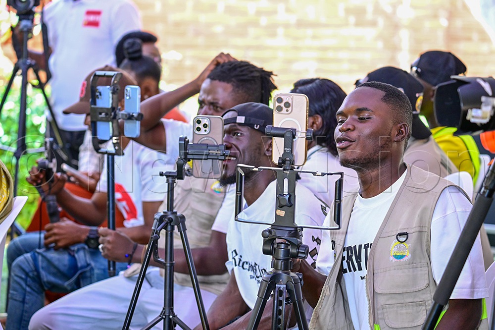 Media team covering the president. (Credit: Miriam Namutebi)