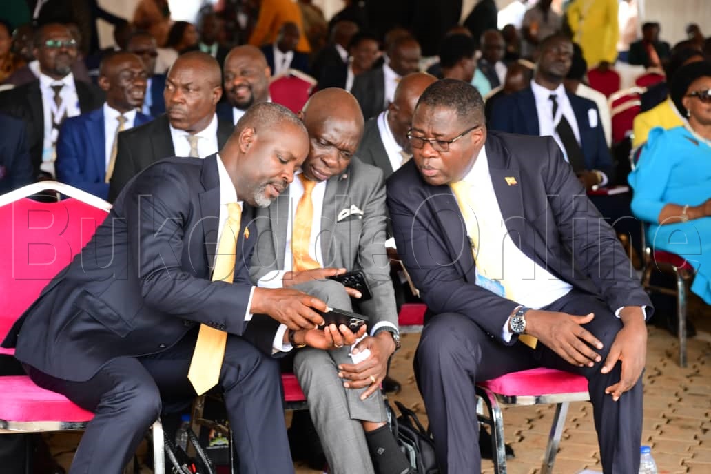 Thomas Tayebwa ng'awayaamu ne Oboth Oboth