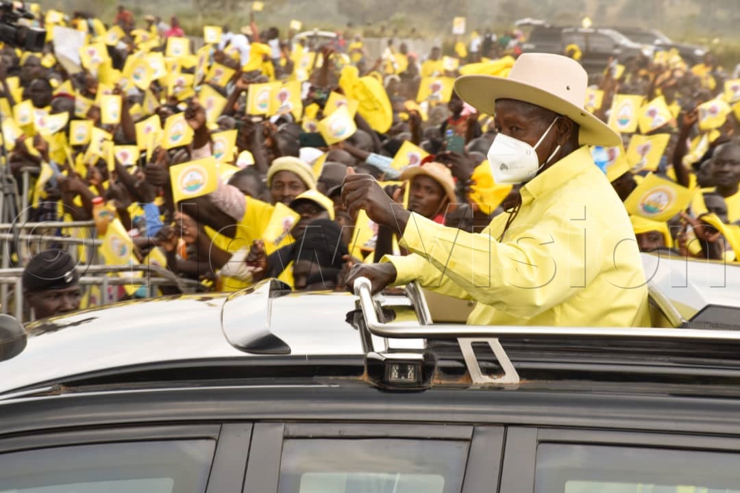 President Museveni waving to enthusiastic NRM supporters. (Credit: Simon Peter Tumwine)