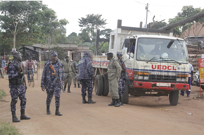 Aba UEDCL nga bali ku mulimu