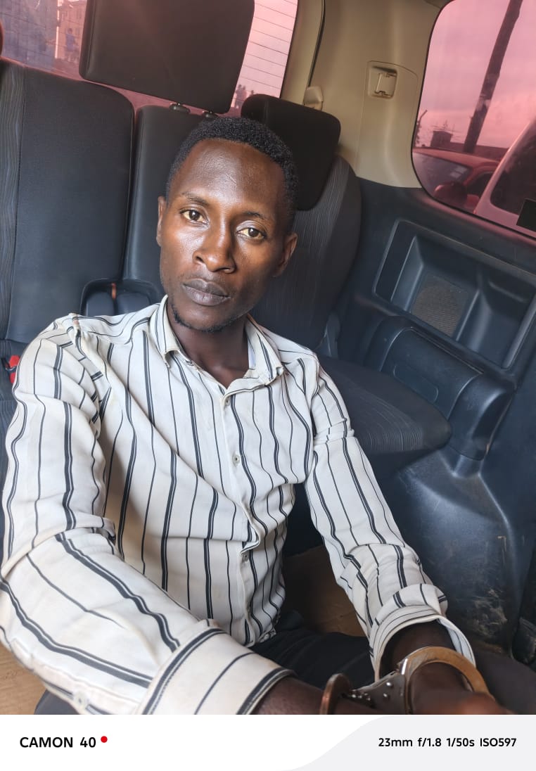 Omuntu omulala ateeberezebwa eyakwatiddwa.