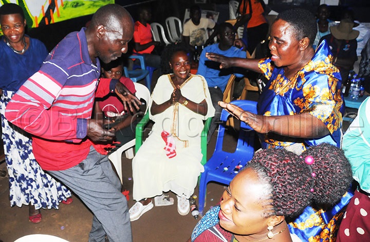 Bano Omuziki Gwabayingidde Ne Babiibya Ku Galibenjole.