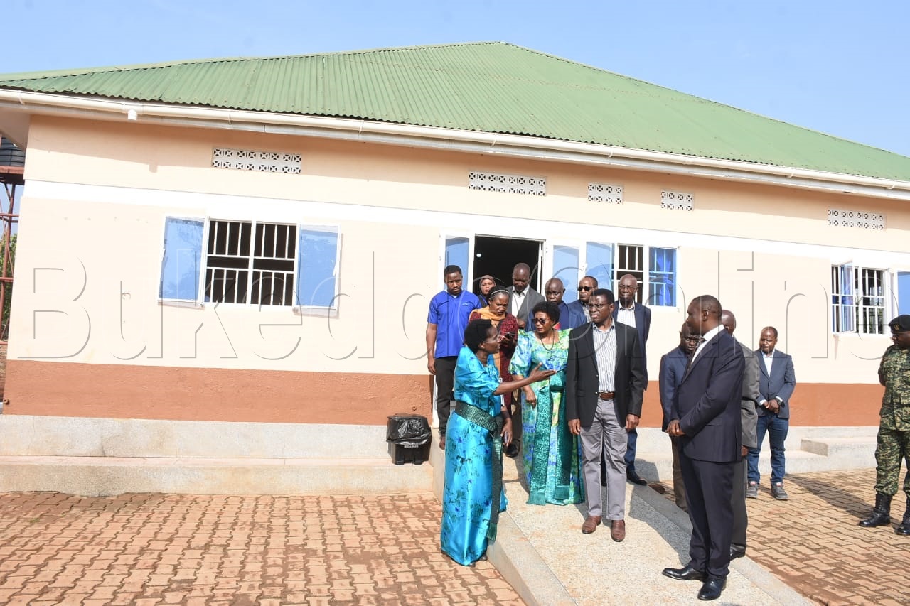 Katikkiro Mayiga ng'alambuzibwa eddwaliro lye Kalasa