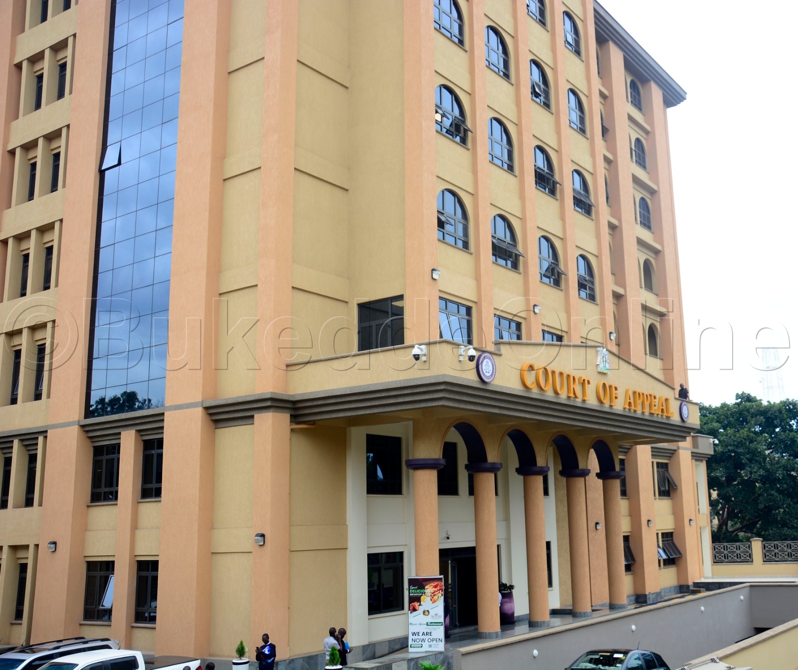 Kkooti enkulu eyasalidde abaserikale omusango.