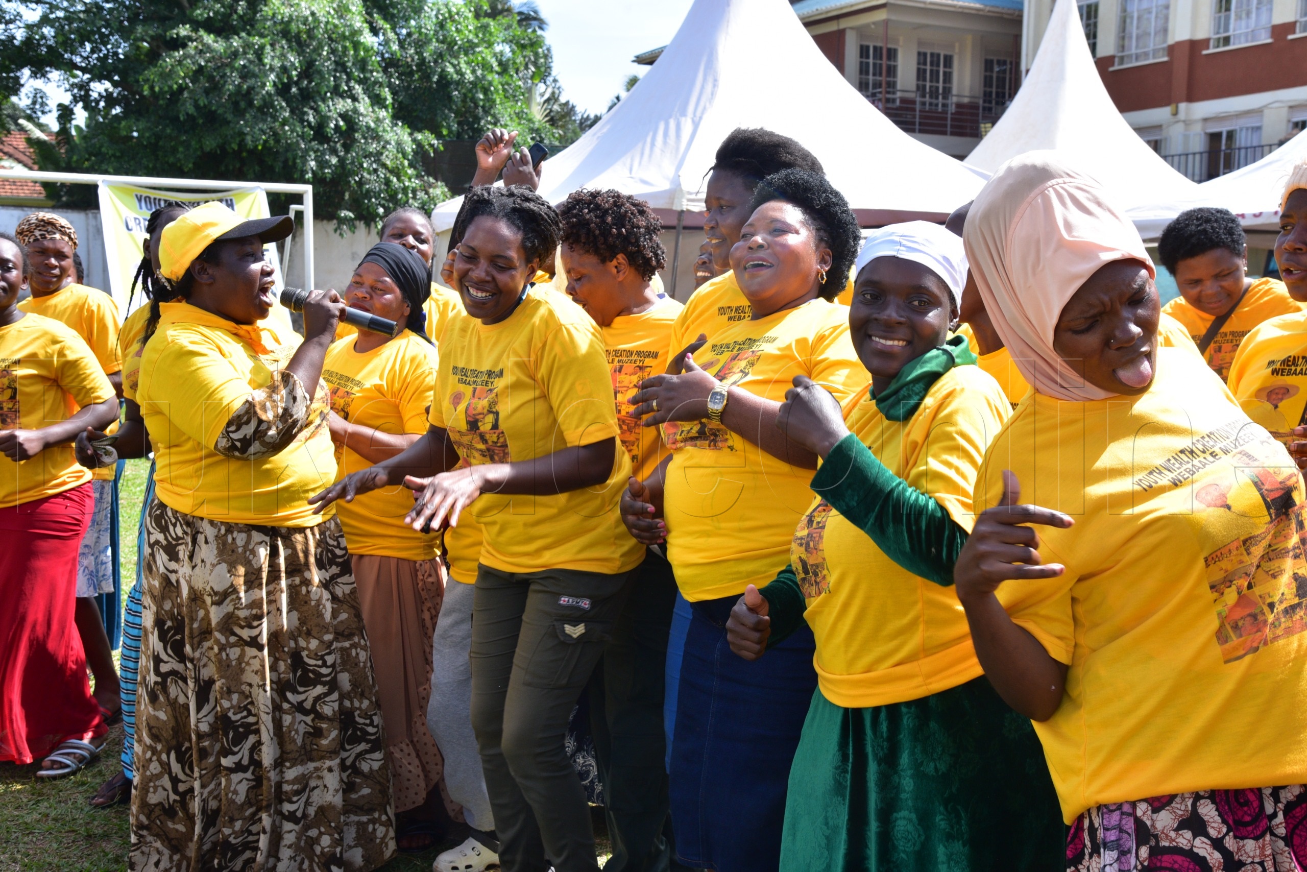 Abawagizi ba Mzee nga basala omuziki