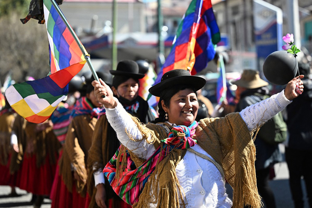An Indigenous woman with a Wiphala flag, takes part in a protest against the government of President Rodrigo Paz during Mother's Day in La Paz, on May 27, 2026. (Photo by Marvin RECINOS / AFP)