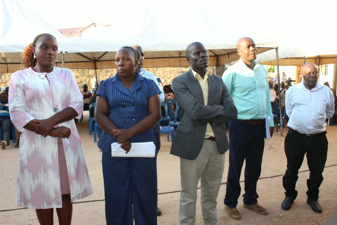 Abamu ku bakozi ba gavumenti e Gomba abaakwatiddwa
