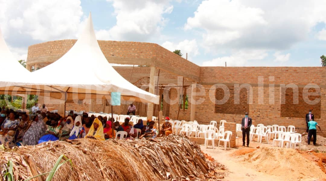 Enju, Kkanso Mbaziira Gy'abadde Azimbye Ewaabwe.