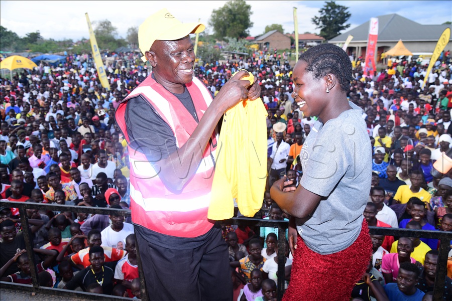 Jonathan Okotel of Etop radio Yoga Aswam program dressing a winner of a T-shirt. (All Photos by Godfrey Ojore)