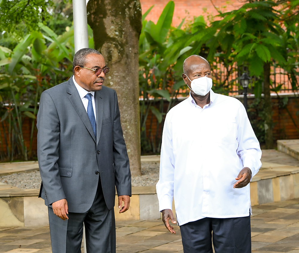 President Yoweri Kaguta Museveni (right) with the former Ethiopian Prime Minister Hailemariam Desalegn (left) during their meeting at State House Nakasero on Wednesday, April 22, 2026. (PPU)