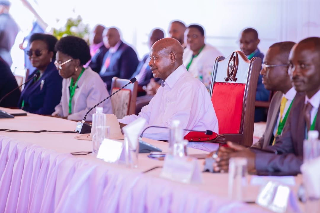 President Museveni ari omuri Tanzania kubuganaho President Suluhu...(PPU Photo)