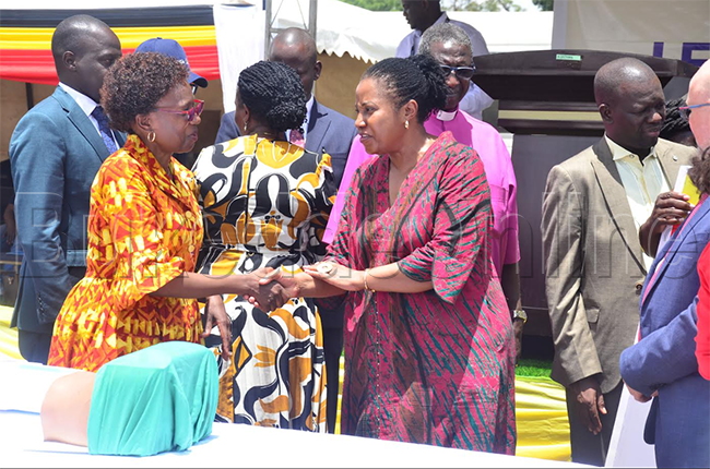 Minisita Ruth Aceng ng'ali n'omukungu wa UNAIDS 