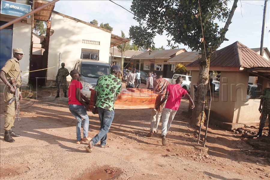 Omulambo G'omugenzi Nga Guyingizibwa Munda Mu Poliisi Okuguggya Mu Luguudo E Nsangi.