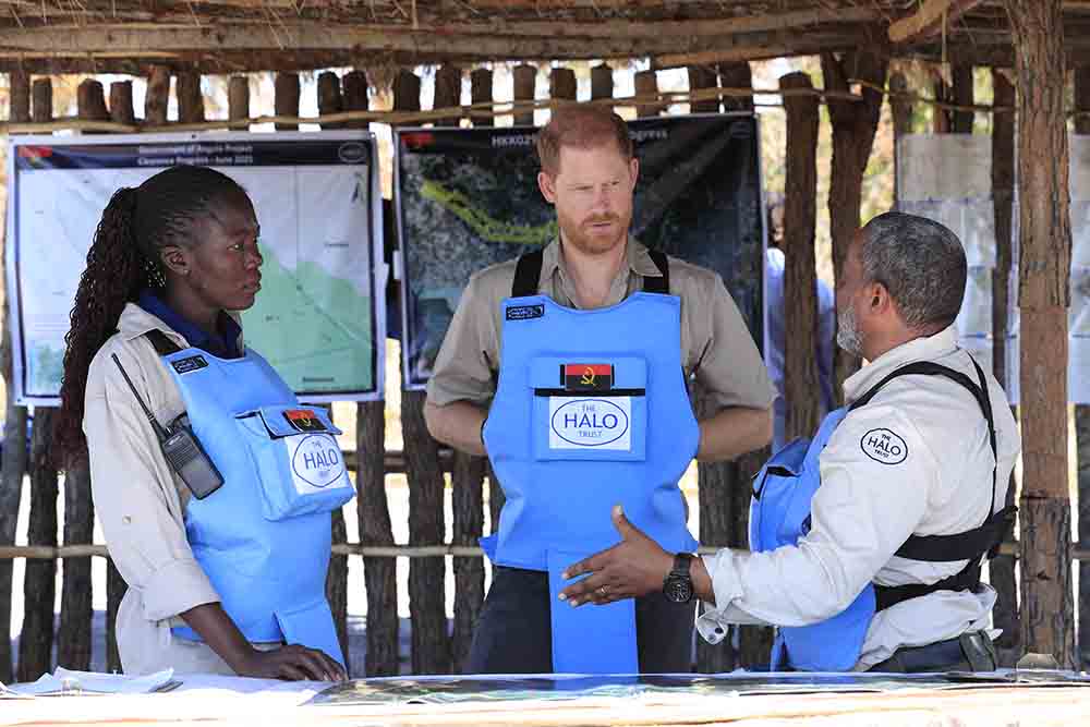 In a handout picture released by the Halo Trust charity, Britain's Prince Harry, Duke of Sussex takes part in a mine awareness safety class in Cuito Cuanavale, Cuando province, southern Angola, on July 16, 2025. AFP Photo)