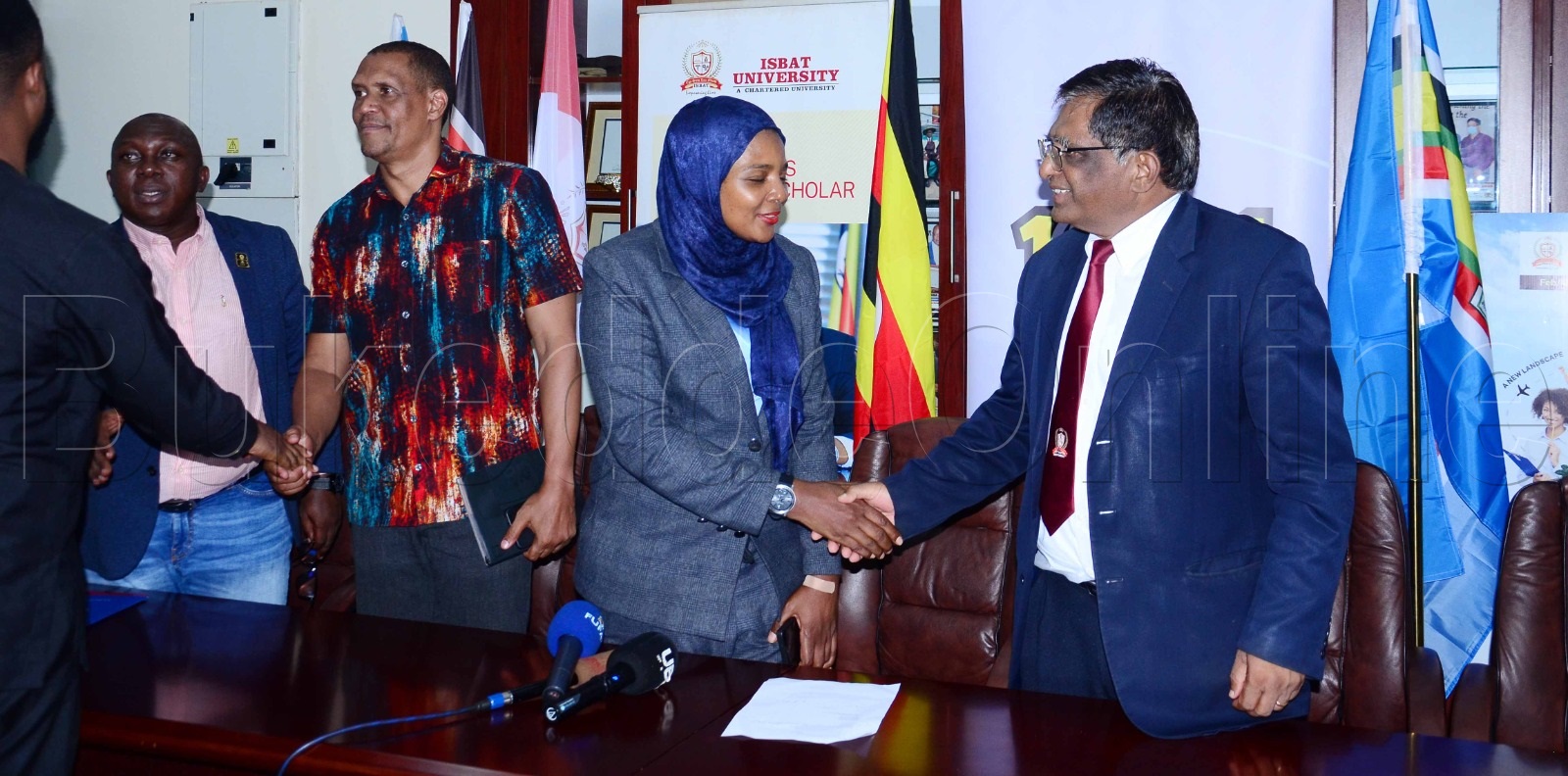 Abakungu ba FUfa ne ISABAT Univasite oluvannyuma lw'okussa omukono ku ndagaano