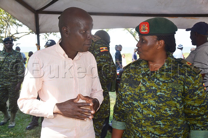 Col. Mercy Ng'awayaamu Ne Bambalazaabwe Ssemakula Ku Nsonga Z'abavubi Ba Mukene.