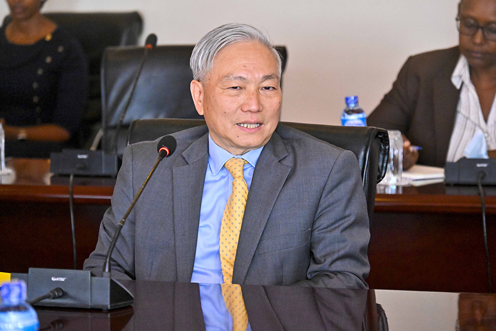 Qimiao Fan, the World Bank country director for Kenya, Rwanda, Somalia and Uganda, delivering his remarks while meeting President Yoweri Kaguta Museveni at the State House Entebbe on July 28, 2025. (Photos by PPU/ Tony Rujuta)