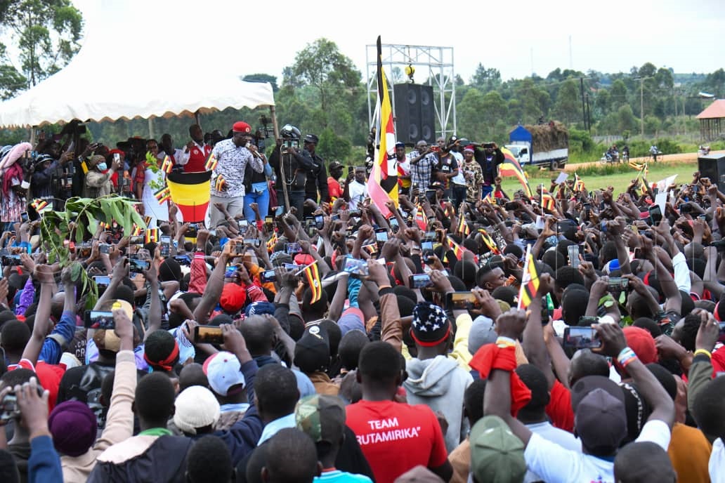 Kyagulanyi on the campaign trail while addressing supporters in Sheema on Friday. (Credit: Ponsiano Nsimbi)