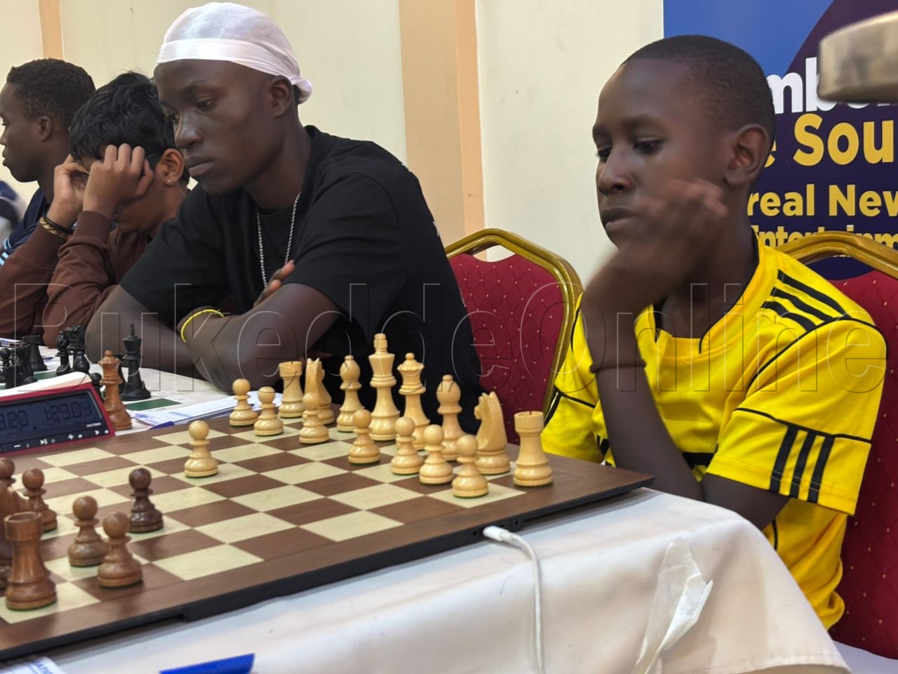 Alvin Muhiirwa nga attunka nw Mathew Mwase