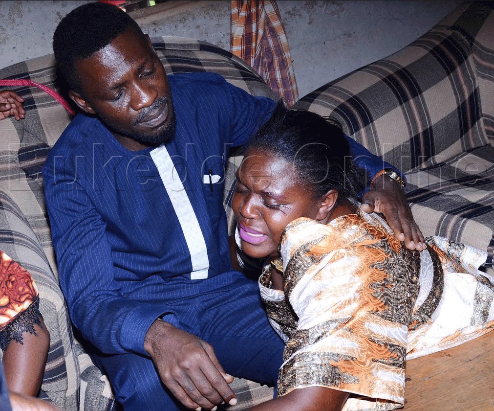 Bobi Wine ng'ali nomuzadde w'omwana eyafiira mu kabenje
