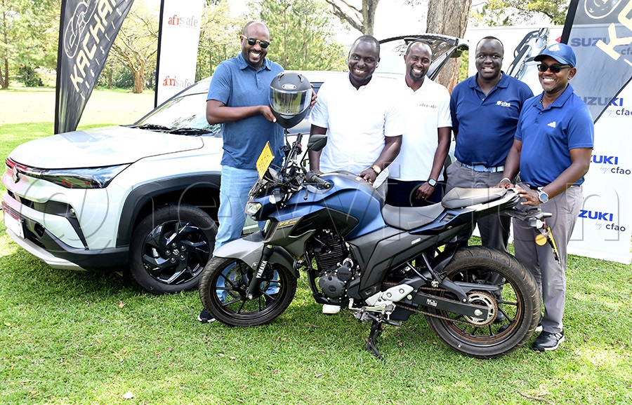 Mary Louise Simkins Memorial Golf Club's chairman Herbert Kamuntu (right), Howard Wodomal, Arnold Baguma, Tim Lwanga and Kenneth Tumusiime (left) pose besides the hole-in-one prizes during the launch of the Homecoming tournament. Photo by Michael Nsubuga