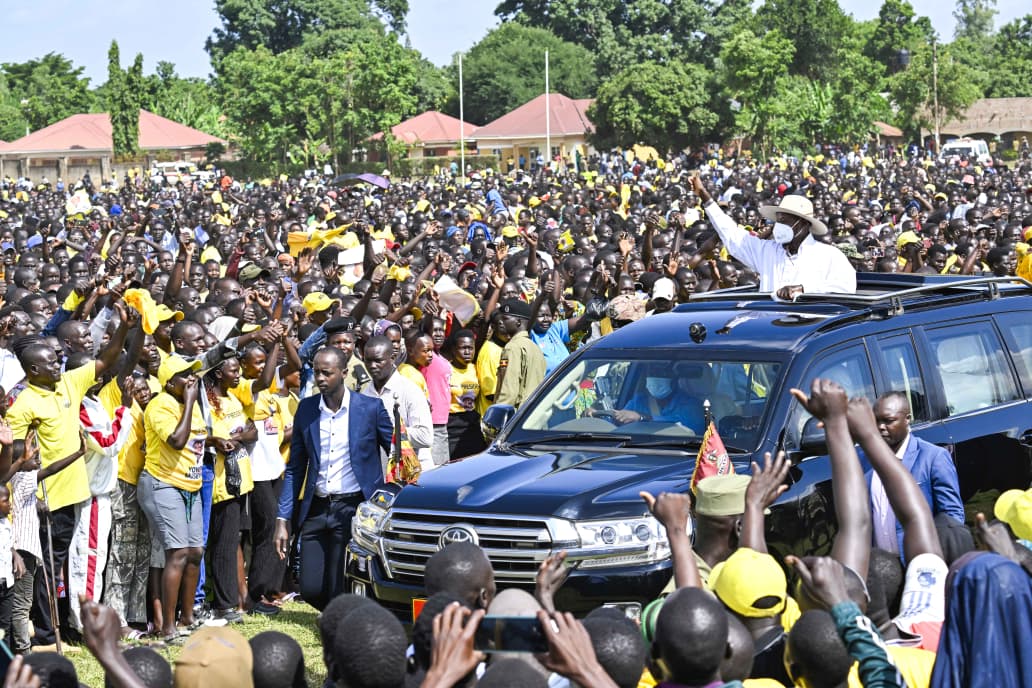 President Yoweri Museveni welcomed by thousands of residents at Lango College grounds in Lira City. 