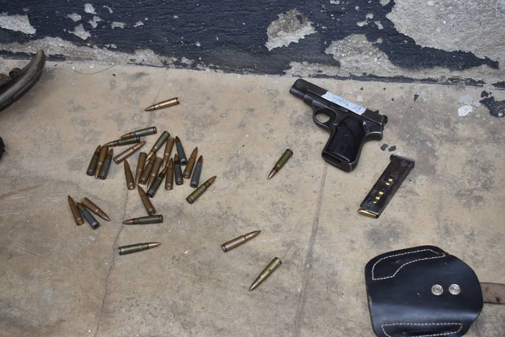 Fire arms and ammunitions discovered in the cars of Buhweju election violence suspects. (Courtesy)