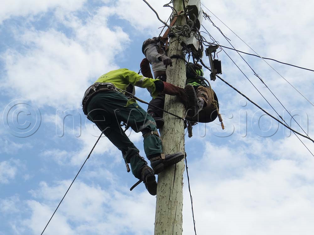 Man electrocuted, residents grab dead body from Police Bukedde Online
