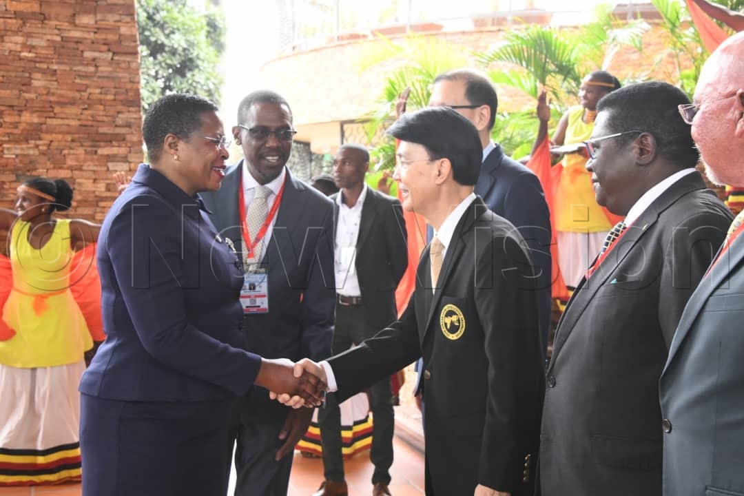 Among shaking hands with Kamalinne Pinitpuvadol.