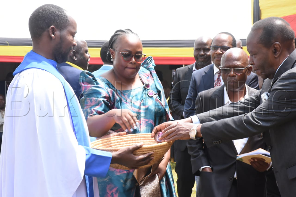 Abakungubazi nga bawayo ebirabo mu kusabira omugenzi Rhoda