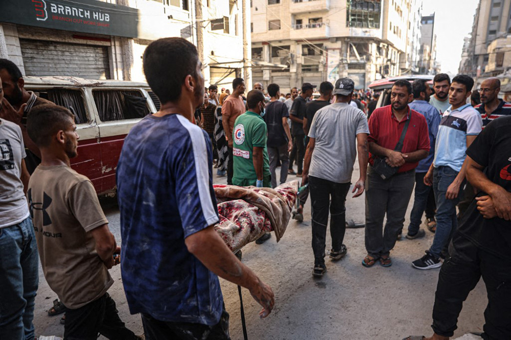 In the attack on the Rimal neighborhood in northern Gaza Strip, many people are killed and injured, with the dead and wounded being transported to the hospital by ambulances, in Gaza City, Gaza on August 30, 2025. (Photo by Ahmed Jihad Ibrahim Al-arini / Anadolu via AFP)