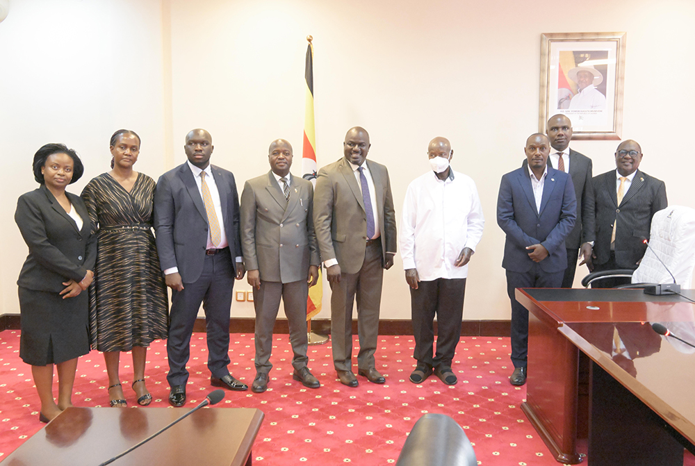 President Museveni in a group photo with Nonda Coffee Park delegation. (Courtesy)