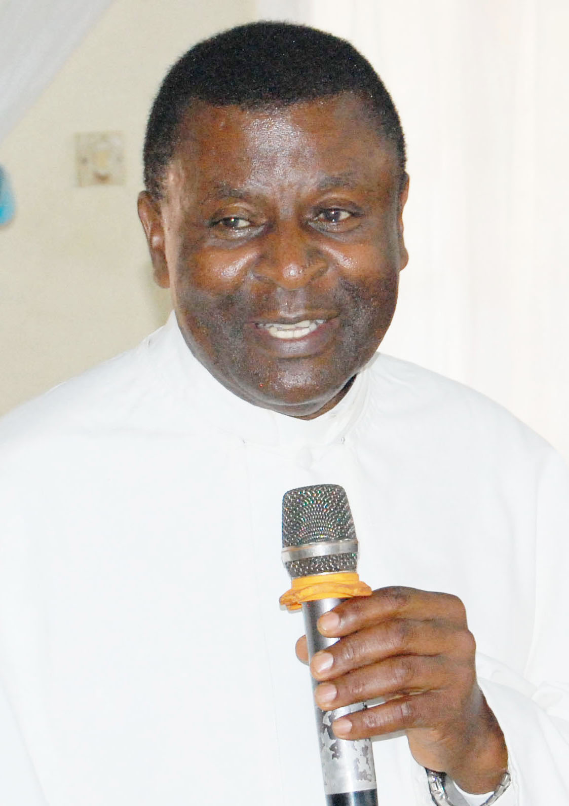 The chaplain of SHACK, Fr. Francis Kiggundu, delivers his thanksgiving remarks. (Photo by Mathias Mazinga)