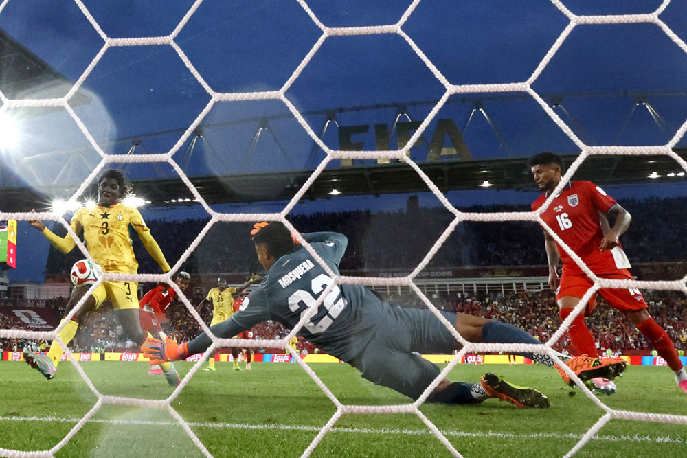 Ghana's midfielder #03 Caleb Yirenkyi shoots and scores his team's first goal during the 2026 World Cup Group L football match between Ghana and Panama at the Toronto Stadium in Toronto on June 17, 2026. (Photo by COLE BURSTON / AFP)
