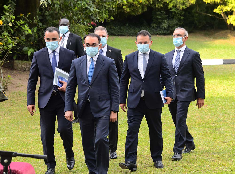 Tiimu y'abakuru kuruga Azerbaijani baheeza kuhika aha State House Entebbe..(Photo by PPU)