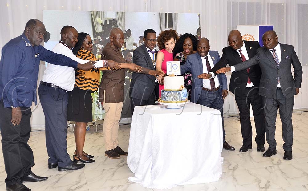 Rotarian Bernard Tabaire, club’s 11th president and his wife Elizabeth Tabaire, PDG Stephen Mwanje, Robert Kavuma, out going president and other Rotarians cut cake during the installation of 11th president of the Rotary Club of Kisugu-Victoria View at Molover House in Muyenga. (Credit: Juliet Kasirye)