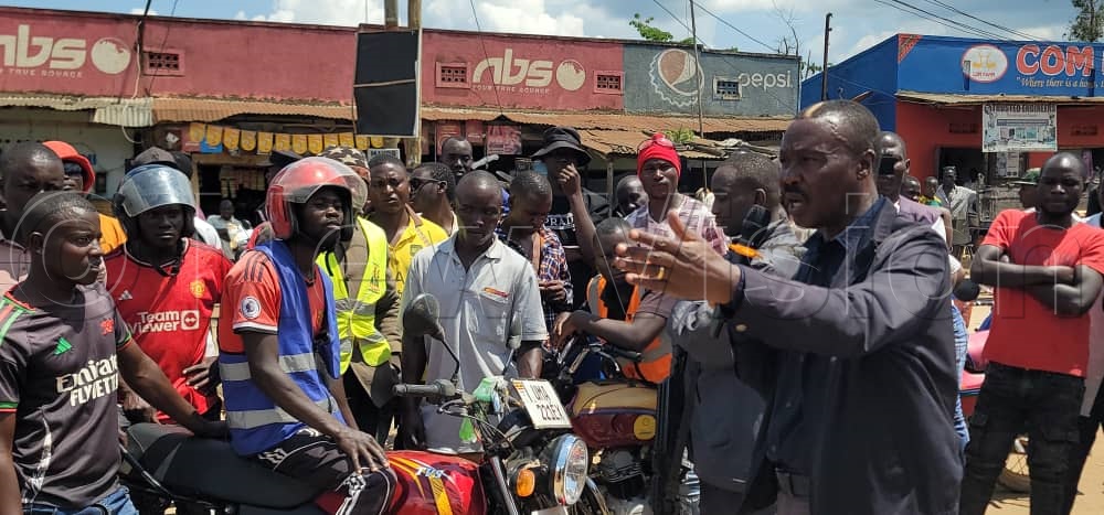 Butambala residents listening to ANT's Muntu. (Credit: Stuart Yiga)