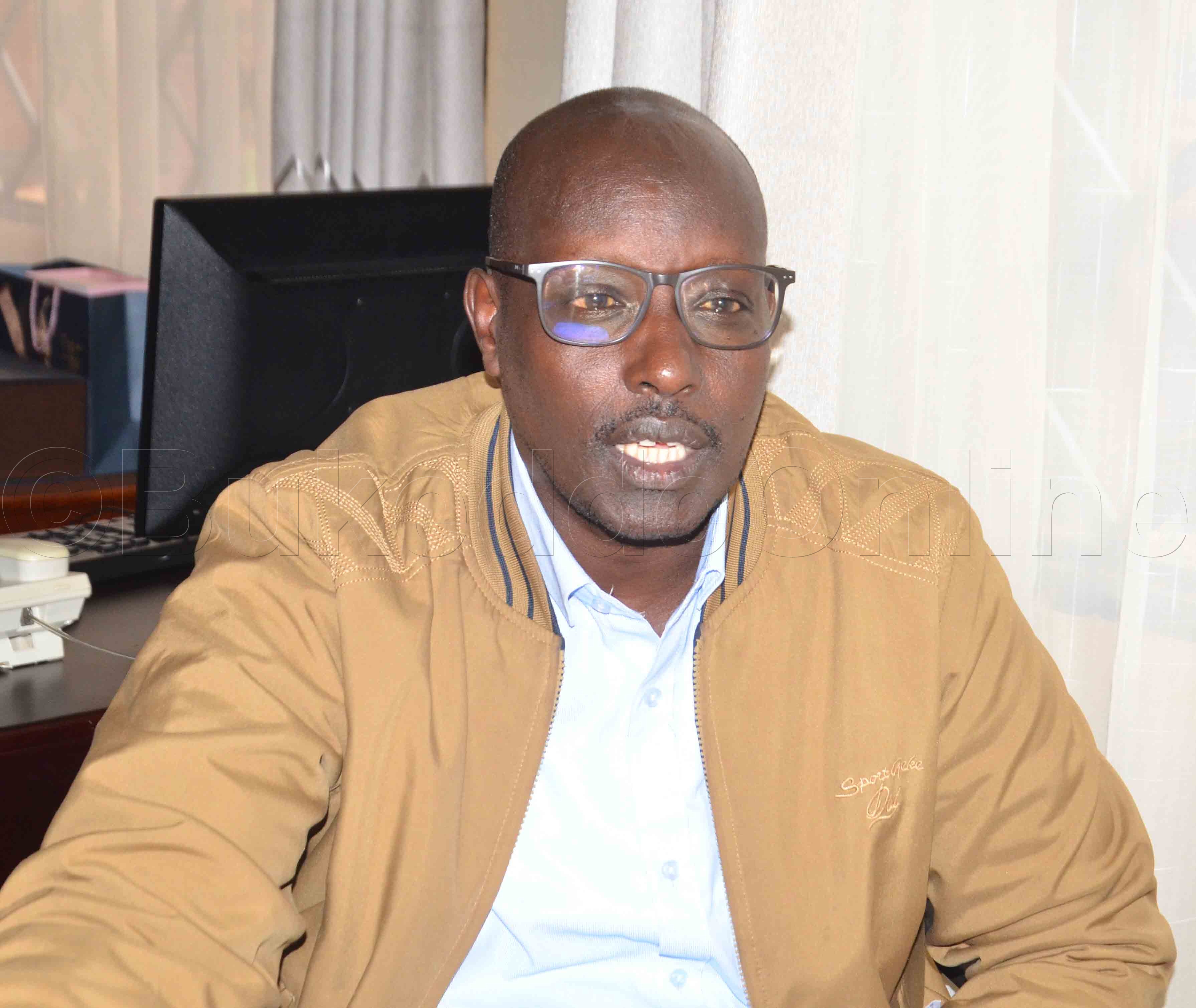 Festo Tandeka ng'annyonnyola.