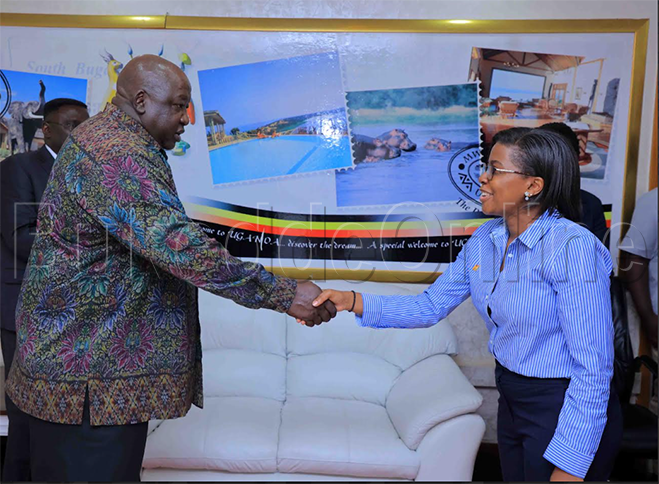 Nambooze ng'abuuza ku Minisita Henry Okello Oryem