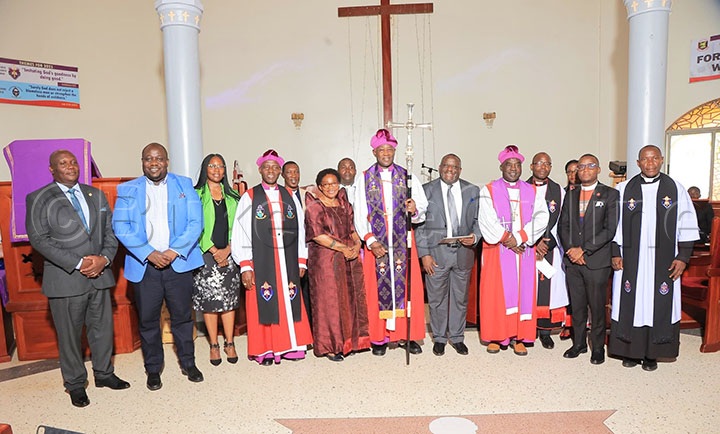 Bp. Kaziimba (wakati) N'abalala Abaabadde Mu Kusaba Kw'okwebaza Ku Mengo Senior School.
