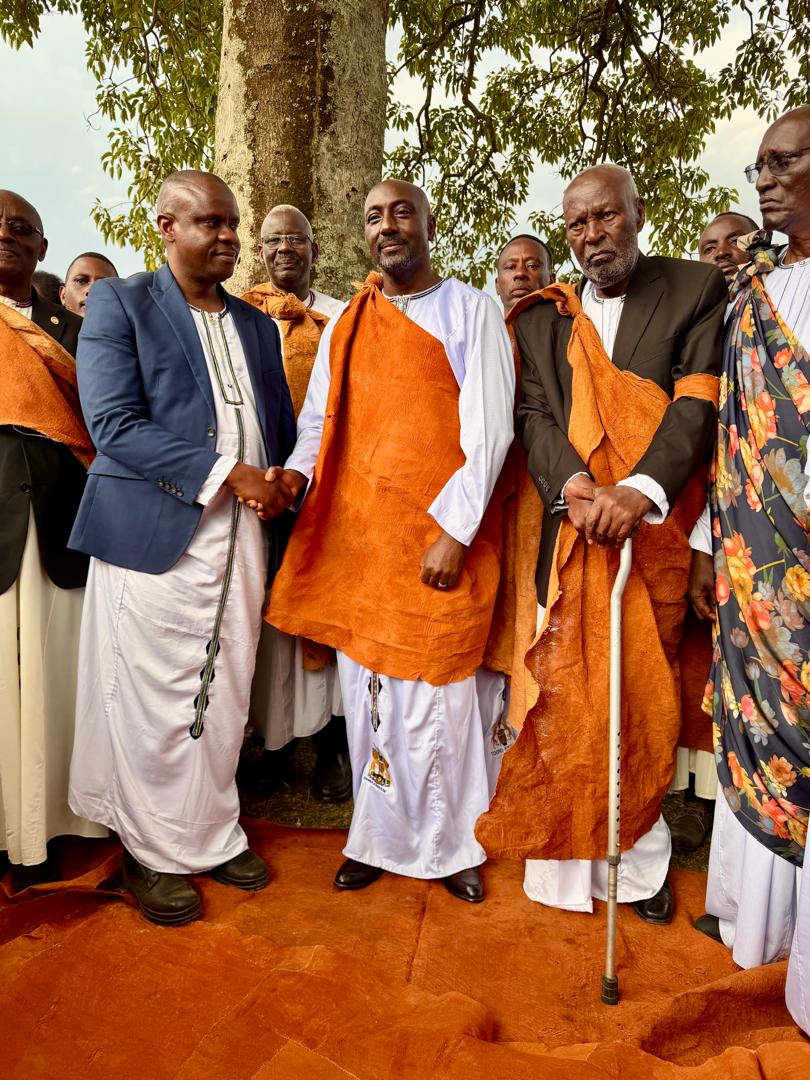 Omukama omuggya ateereddwako
