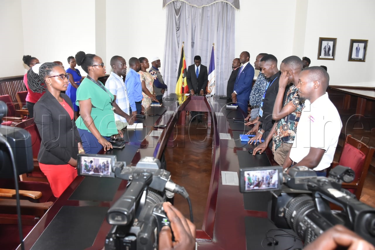 Katikkiro ng'ali mu lukungaana lw'abannamawulire