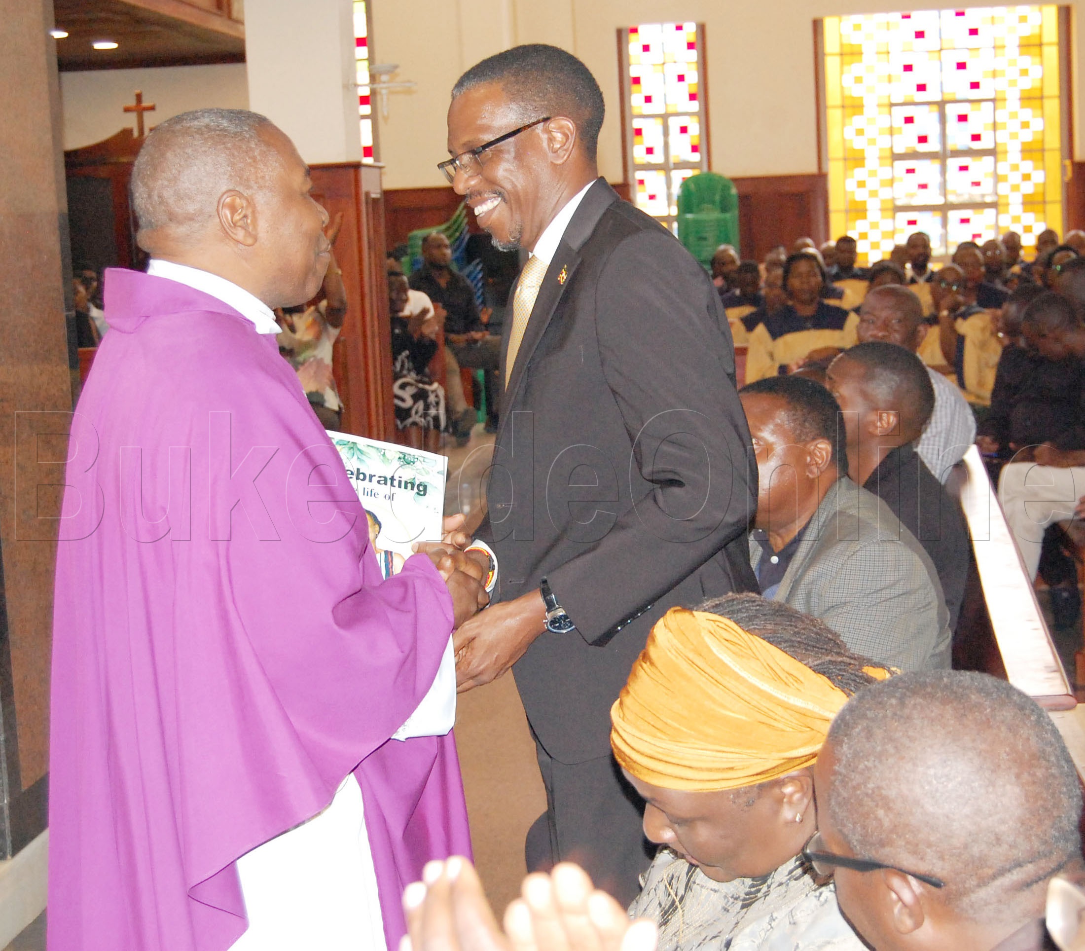 Minisita w'abazirwanako Kiryowa Kiwanuka ng'ali mu kisabira Agness