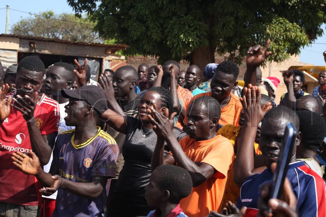 Voters in Apac listening to Mafabi at his campaign rally. (Credit: Alfred Ochwo)