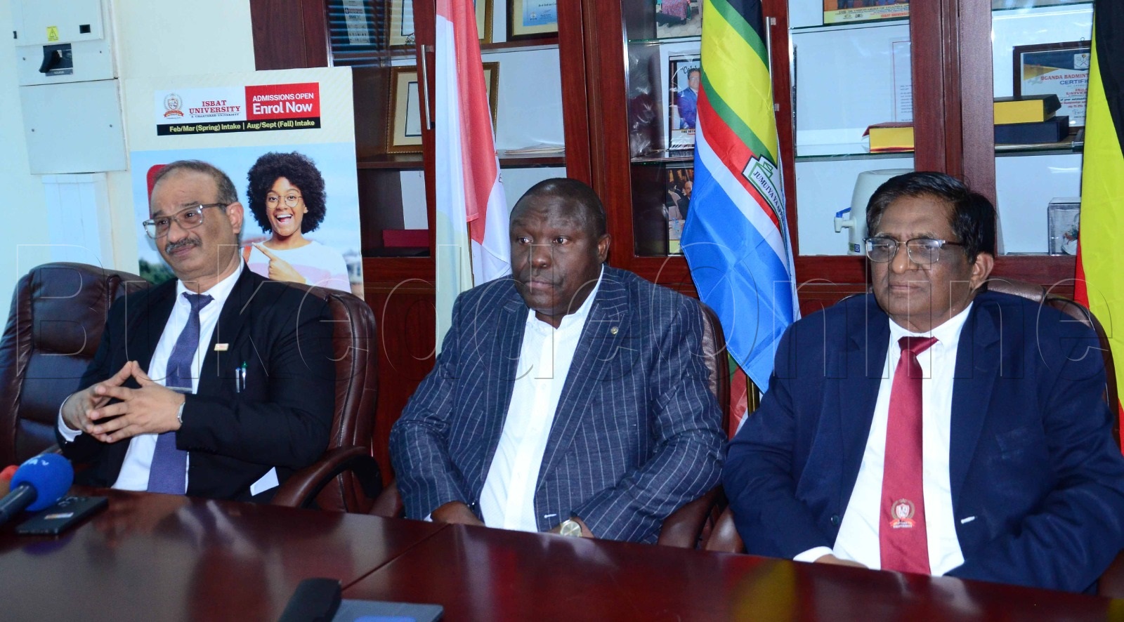 okuva ku kkono; Dr Kumar Pradeep dayirekita webyenjigiriza ku ISBAT, akulira abakozi mu NSSF Milton Steven Owor n'amyuka cansala wa ISBAT Univasite Pulof Mathew Kattampackal mu lukungaana