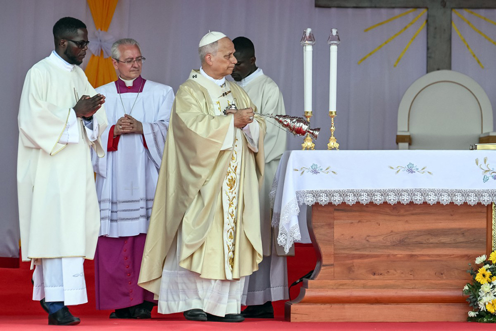 Pope Leo XIV (C) swings the thurible as he leads the Holy Mass at the Saurimo esplanade in Saurimo on the eighth day of an 11-day apostolic journey to Africa, on April 20, 2026. 