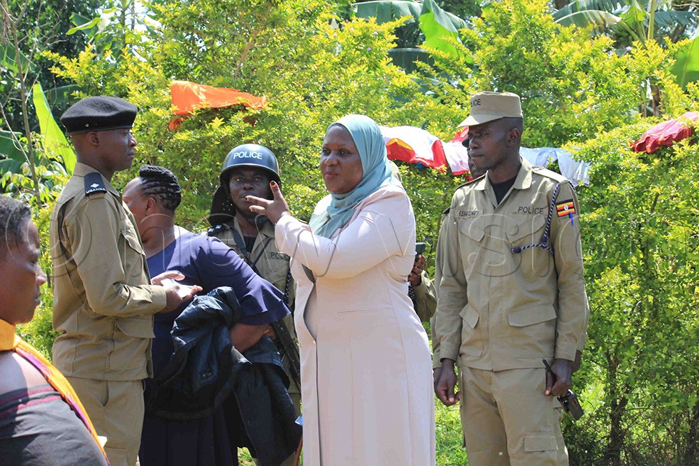 Mukono resident district commissioner (RDC) Fatuma Ndisaba speaking with Police officers at the school. (Photo by Henry Nsubuga)