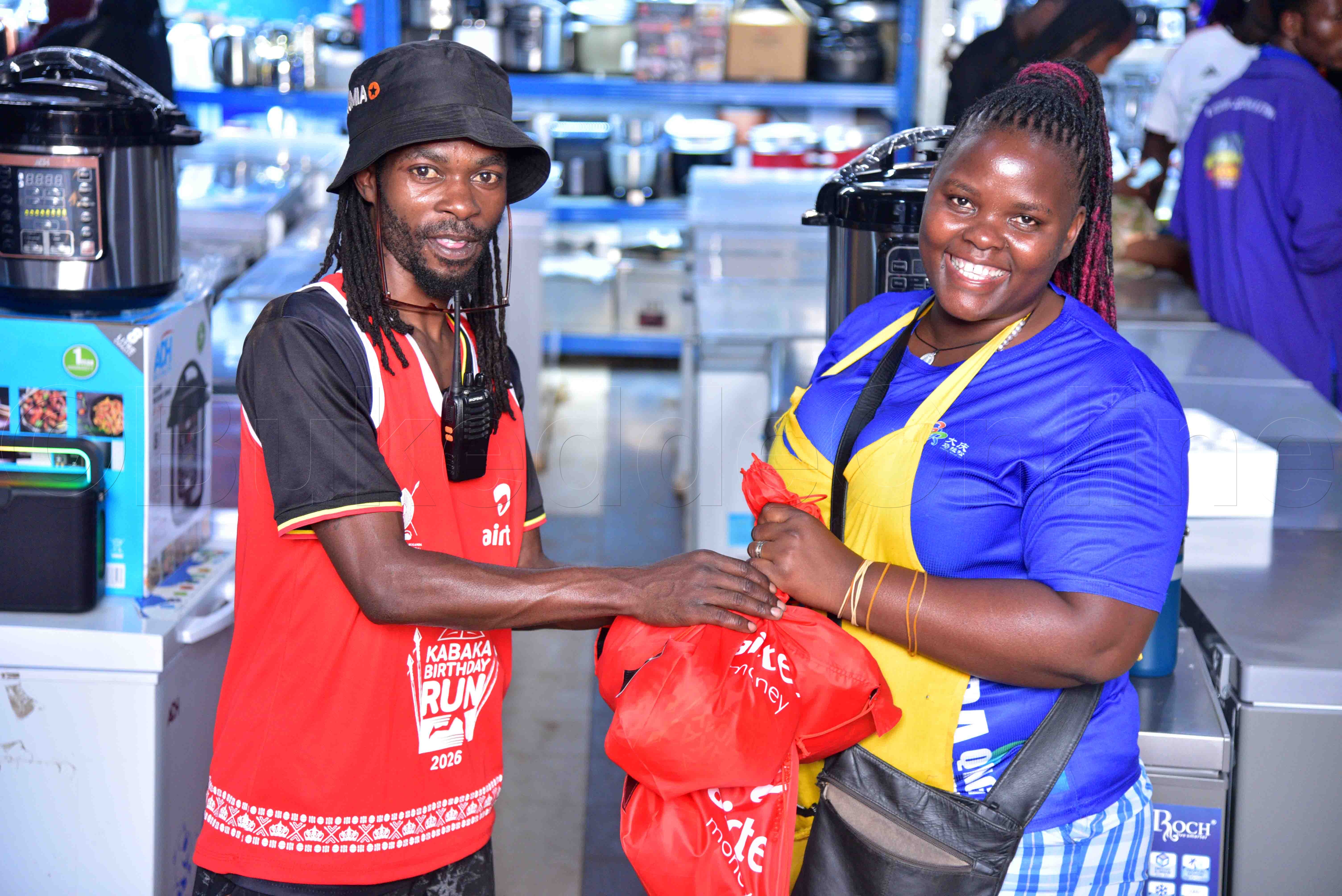 Aba crown Japan Katwe nabo bajjumbidde okugula emijoozi gino