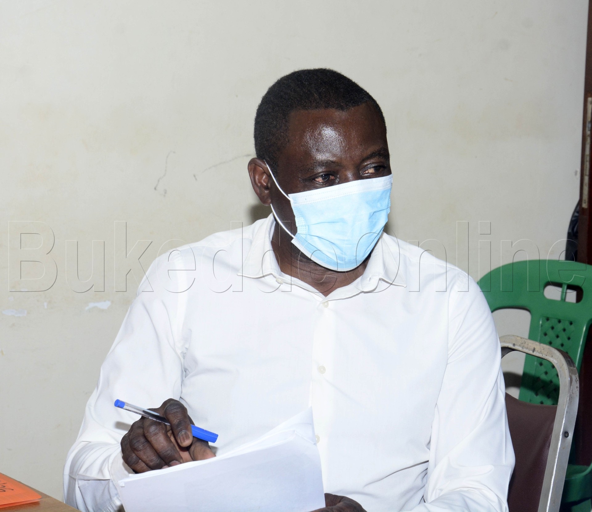 Eyeeyita Fr Ferdinand Kasozi Mutaawe ali mu nkaayana z'ettaka ne David Lukiiza