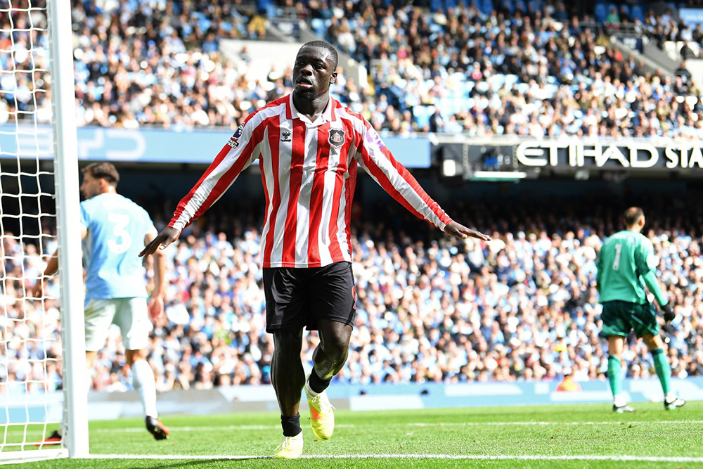 Sunderland's Dutch striker #09 Brian Brobbey celebrates after scoring their second goal during the English Premier League football match between Manchester City and Sunderland at the Etihad Stadium in Manchester, north west England, on September 20, 2026.
